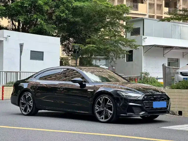 Фотография автомобиля — Audi A7L