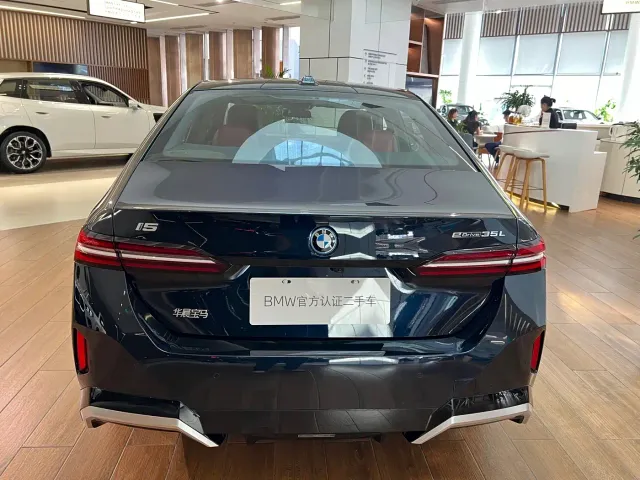 BMW i5 — Фото автомобиля 3