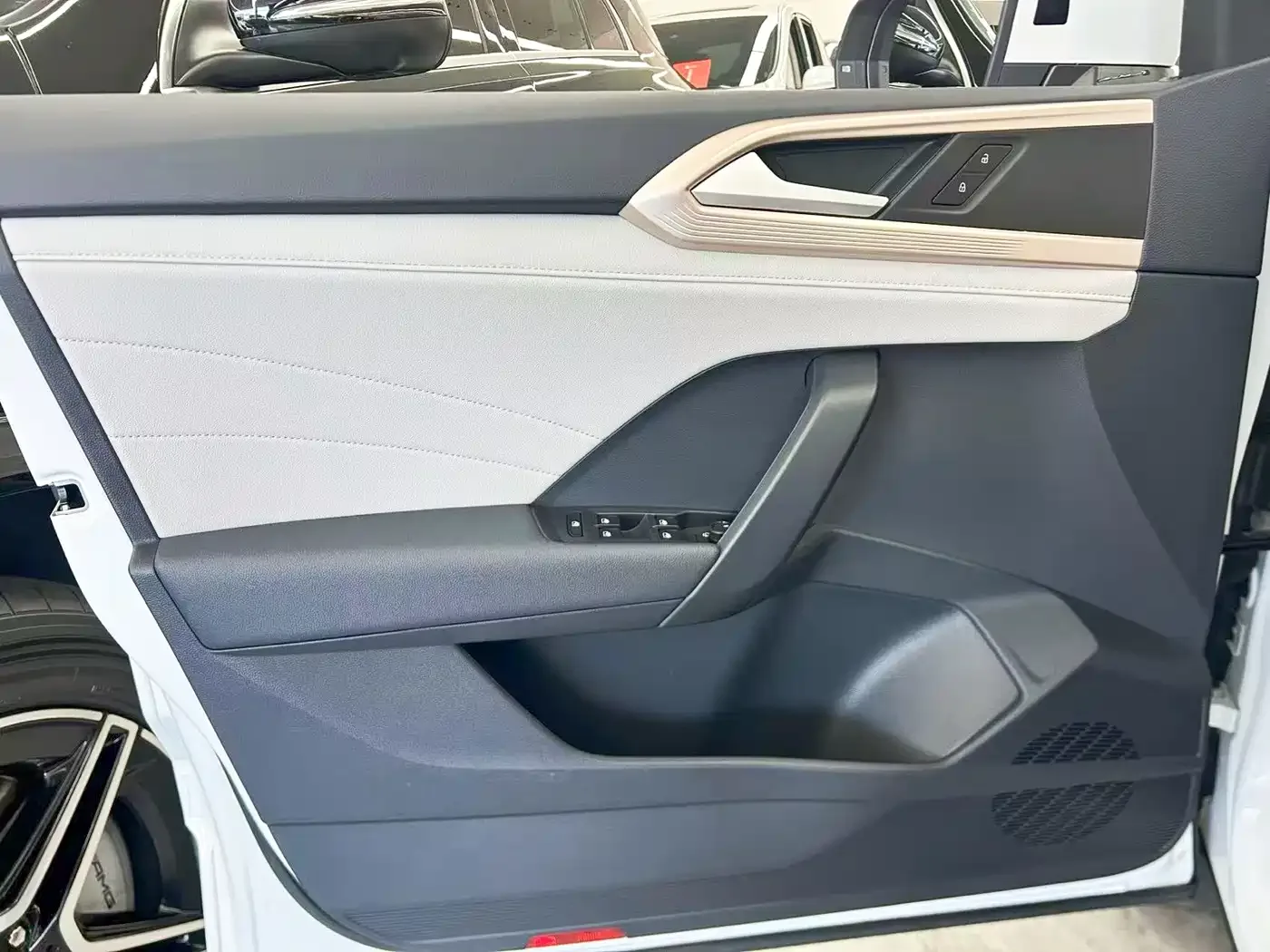 Volkswagen Tharu 2024 300TSI 2WD Full Moon Edition — Фото автомобиля 12