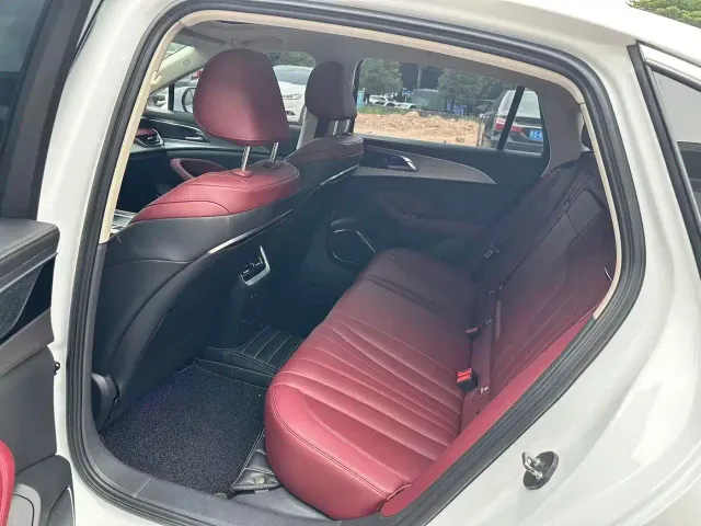 Hongqi H5 — Фото автомобиля 7