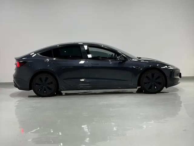 Tesla Model 3 — Фото автомобиля 7