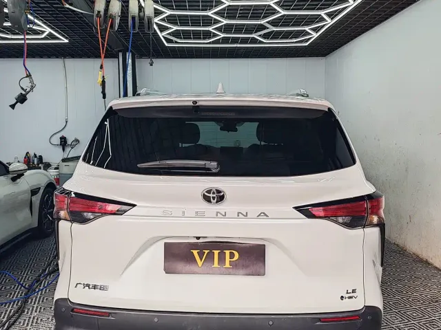 Toyota Sienna — Фото автомобиля 9