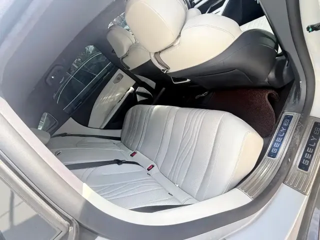 Geely Galaxy E8 — Фото автомобиля 5