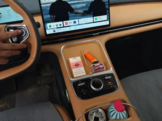 Geely Galaxy Starship 7 EM-i — Фото автомобиля 16