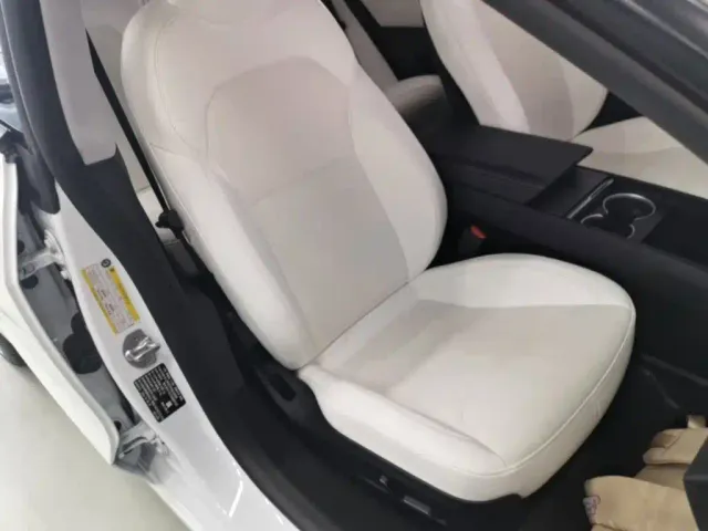 Tesla Model 3 — Фото автомобиля 24