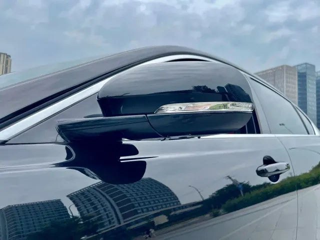 Jaguar XEL — Фото автомобиля 5