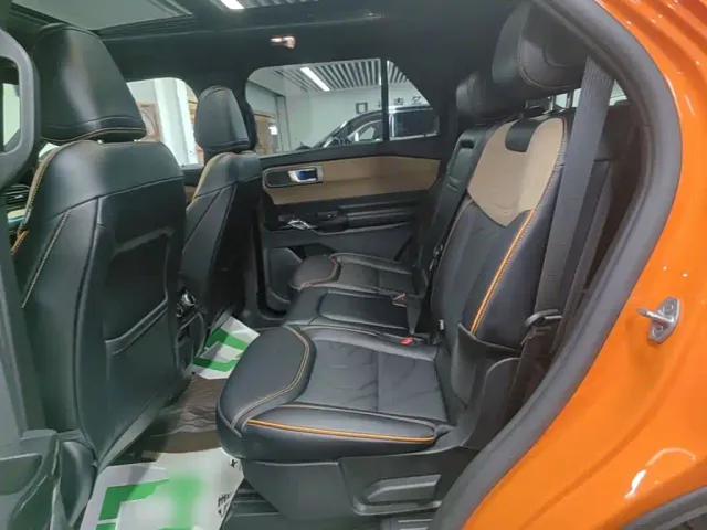 Ford Explorer — Фото автомобиля 16