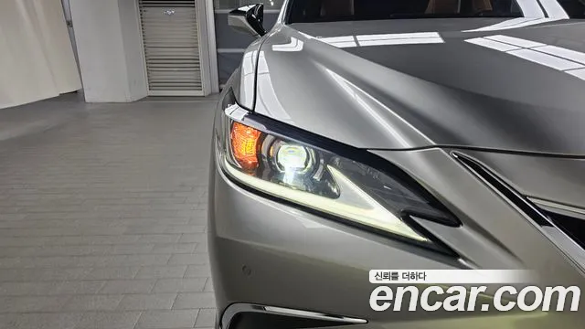 Lexus ES — Фото автомобиля 21