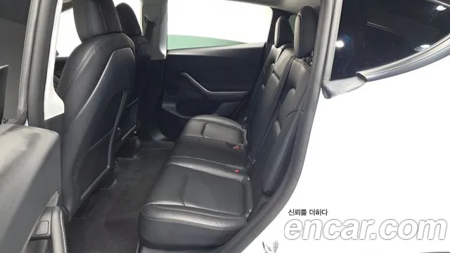 Tesla Model Y — Фото автомобиля 17