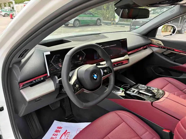 BMW 5 Series — Фото автомобиля 11