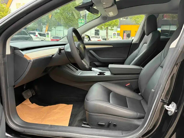 Tesla Model 3 — Фото автомобиля 7