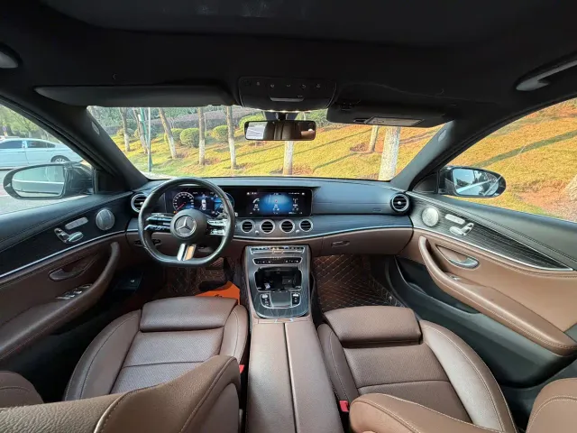 Mercedes-Benz E-Class — Фото автомобиля 5