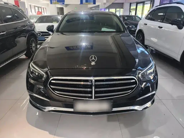 Mercedes-Benz E-Class — Фото автомобиля 2