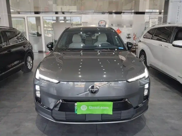 Volvo XC70 Plug-in Hybrid — Фото автомобиля 2