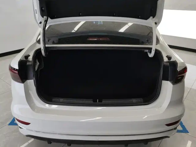 Geely Emgrand — Фото автомобиля 4