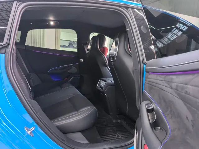 Xiaomi SU7 — Фото автомобиля 8