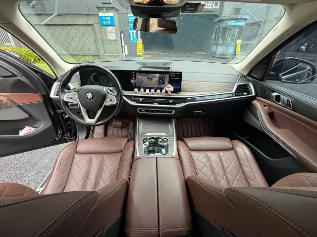 BMW X7 — Фото автомобиля 10