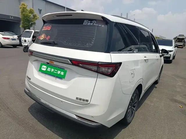 Wuling Jiachen — Фото автомобиля 4
