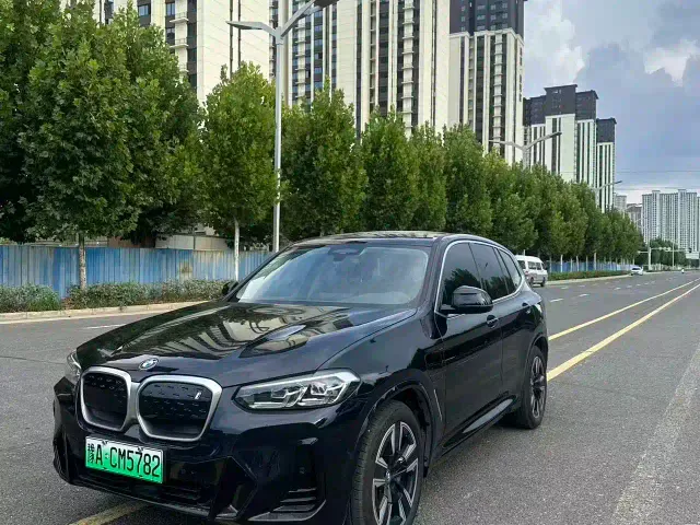 Фотография автомобиля — BMW iX3