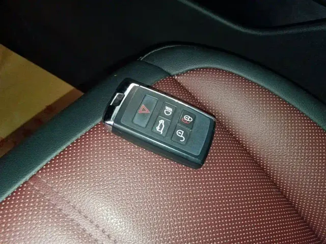 Land Rover Range Rover Evoque — Фото автомобиля 16