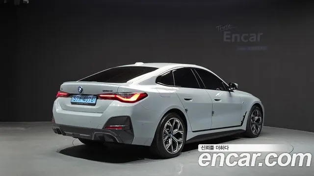 BMW i4 — Фото автомобиля 2
