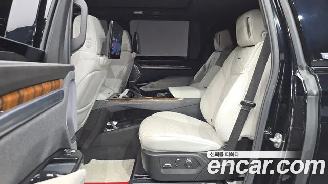Cadillac Escalade 5th Gen — Фото автомобиля 3