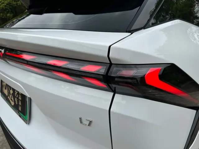 Geely Galaxy L7 — Фото автомобиля 23
