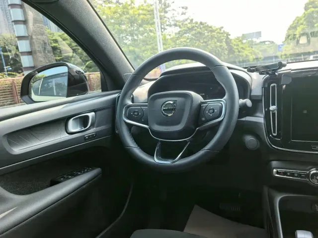 Volvo C40 — Фото автомобиля 7