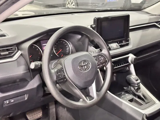 Toyota RAV4 — Фото автомобиля 4