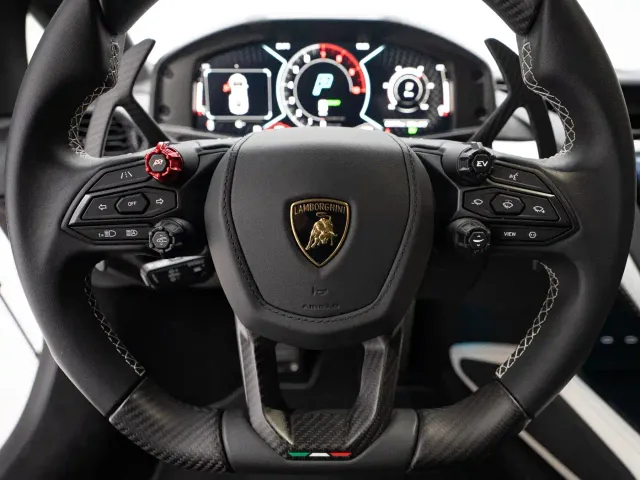 Lamborghini Revuelto — Фото автомобиля 7