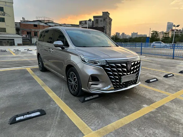 Roewe iMAX8 — Фото автомобиля 3
