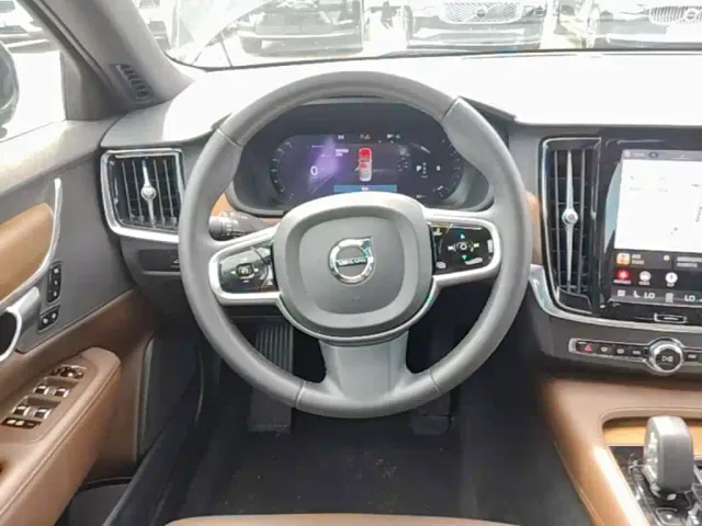Volvo S90 — Фото автомобиля 10