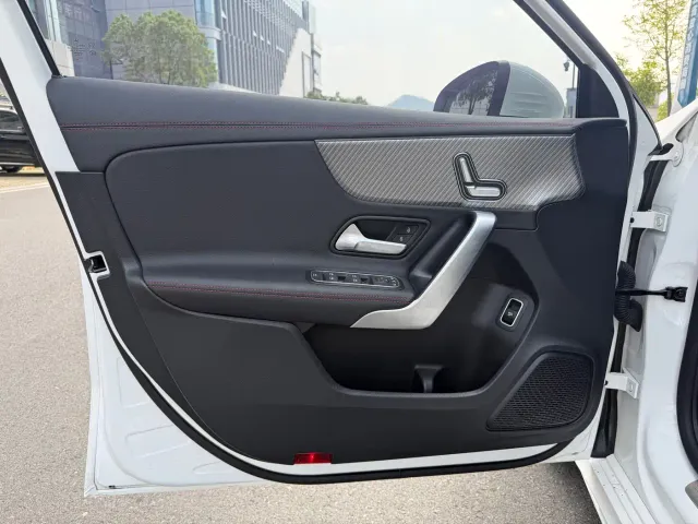 Mercedes-Benz A-Class — Фото автомобиля 5