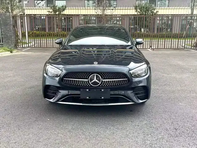 Mercedes-Benz E-Class — Фото автомобиля 2