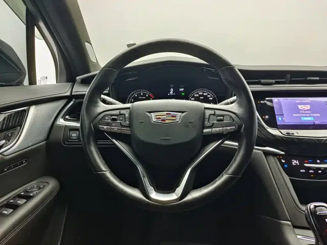Cadillac XT6 — Фото автомобиля 10