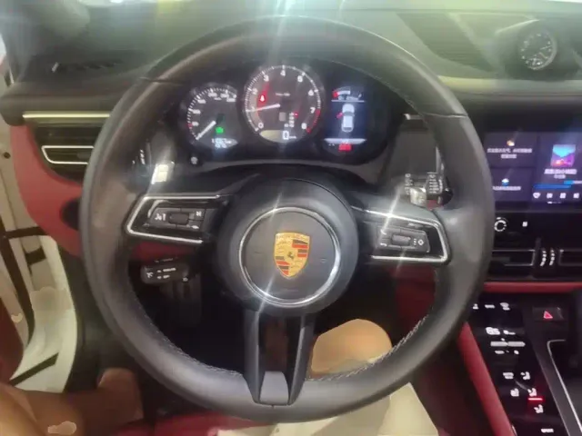 Porsche Macan — Фото автомобиля 10