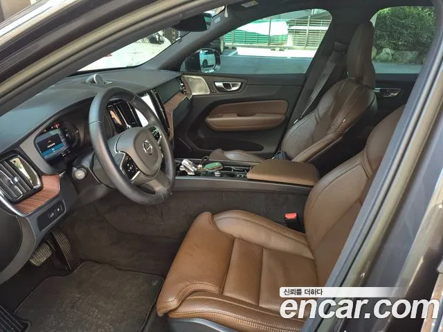Volvo XC60 Generation 2 — Фото автомобиля 10