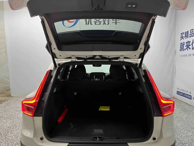 Volvo XC40 — Фото автомобиля 14