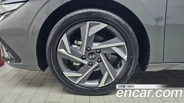 Hyundai AVANTE Inspiration — Фото автомобиля 5