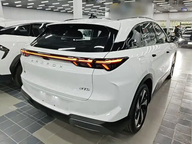 Arcfox Alpha T5 — Фото автомобиля 6