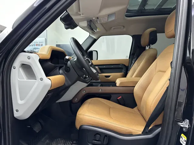 Land Rover Defender — Фото автомобиля 10