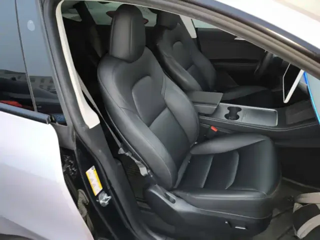 Tesla Model Y — Фото автомобиля 24