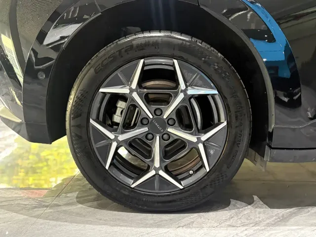 Lynk & Co Z20 — Фото автомобиля 22