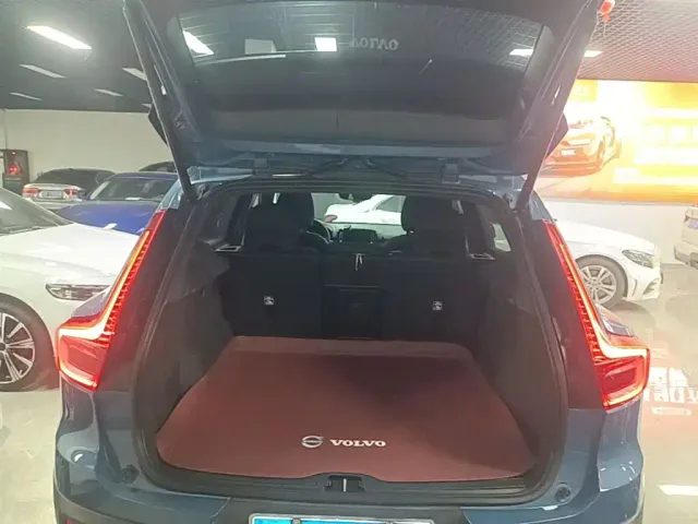 Volvo XC40 — Фото автомобиля 18