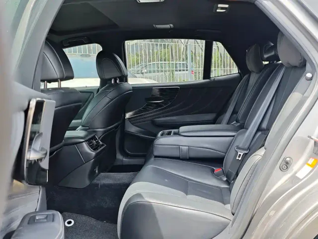 Lexus LS — Фото автомобиля 13