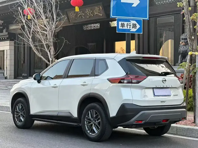 Nissan X-Trail — Фото автомобиля 7