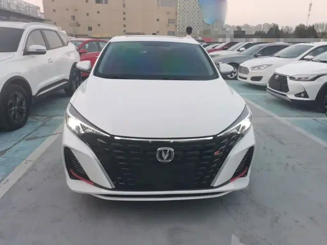 Changan Eado — Фото автомобиля 2