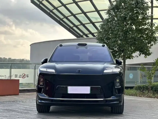 Nio ES8 — Фото автомобиля 2
