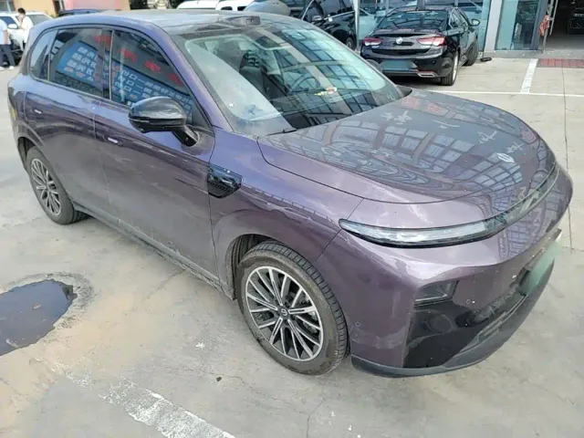 Leapmotor B10 — Фото автомобиля 3