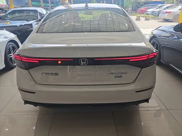 Honda Accord — Фото автомобиля 5